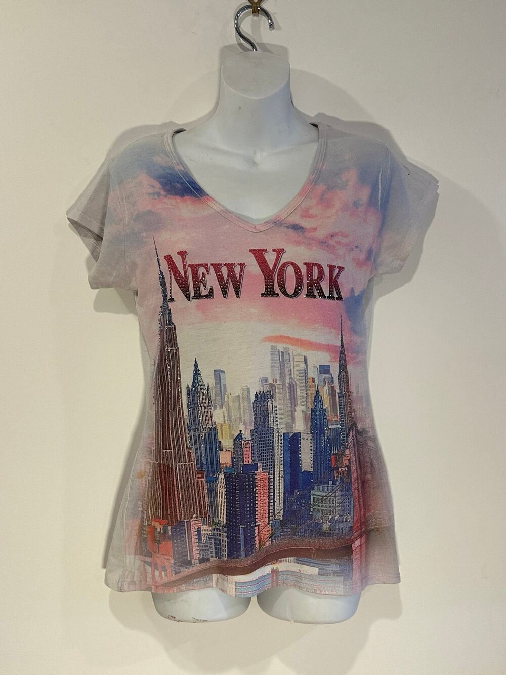 Sweet Gisele New York Skyline Rhinestone Graphic V-Neck T-Shirt Womens Small